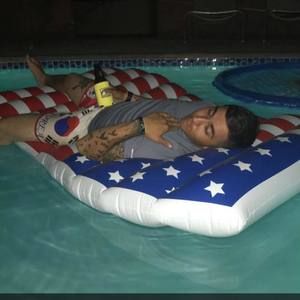 Meet your Posher, Nicholas